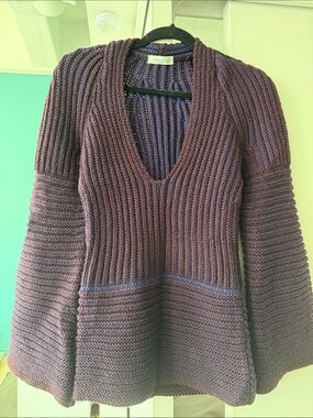 Emilio Pucci Two-Tone Deep V Ribbed Bell-Sleeve Sweater in Plum and Navy